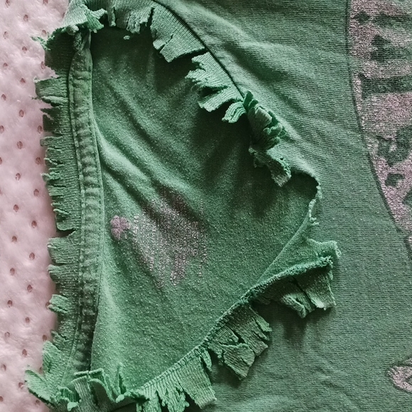 💙Green Saint Patrick's day shirt faded and distressed size large - Picture 5 of 16